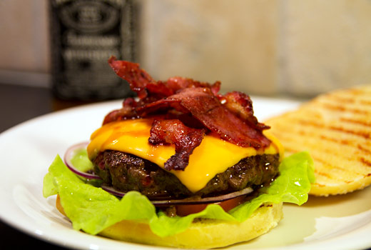 Whiskeyflamberad Jack Daniel's-hamburgare